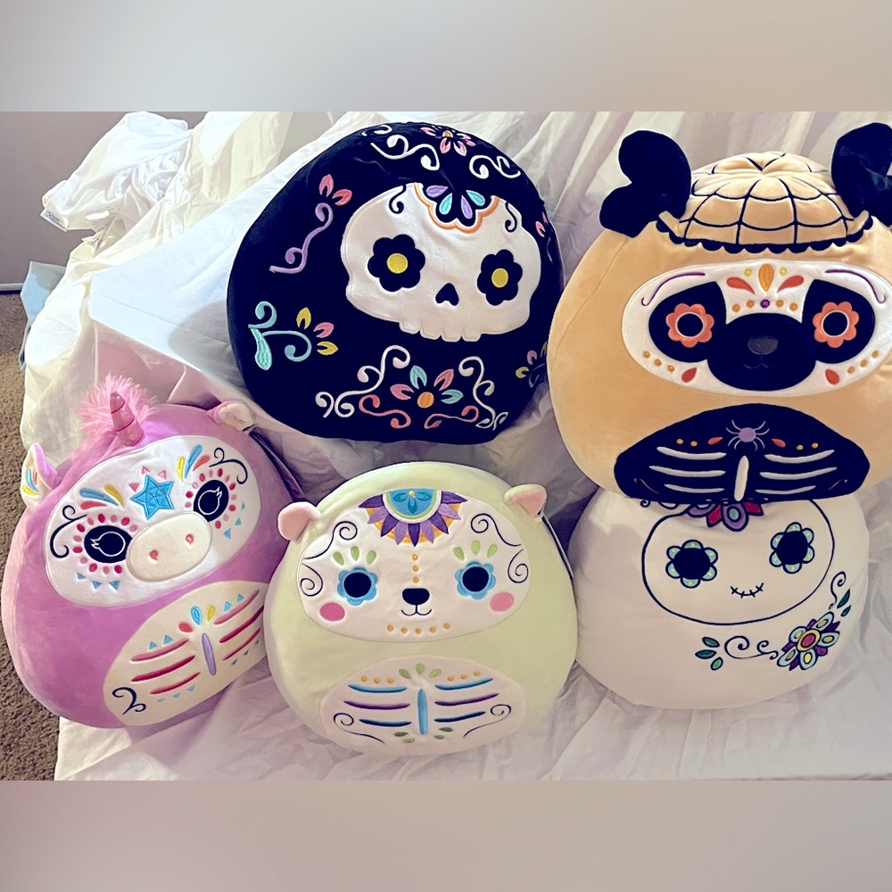 Squishmallow sugar skull lot 🏷️ attached